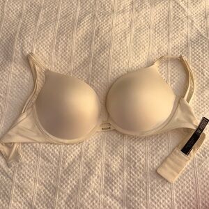 One very sexy 32DD Victorias Secret bras white